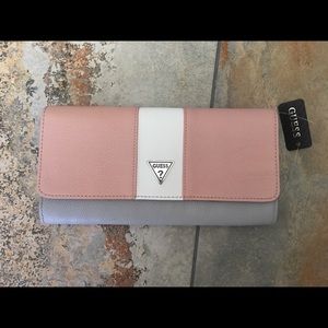 🌸 NEW GUESS CLUTCH 🌸